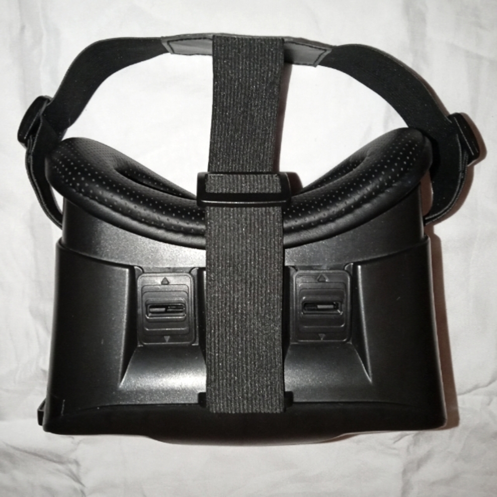 Sky Viper VR Headset. Remote Included.